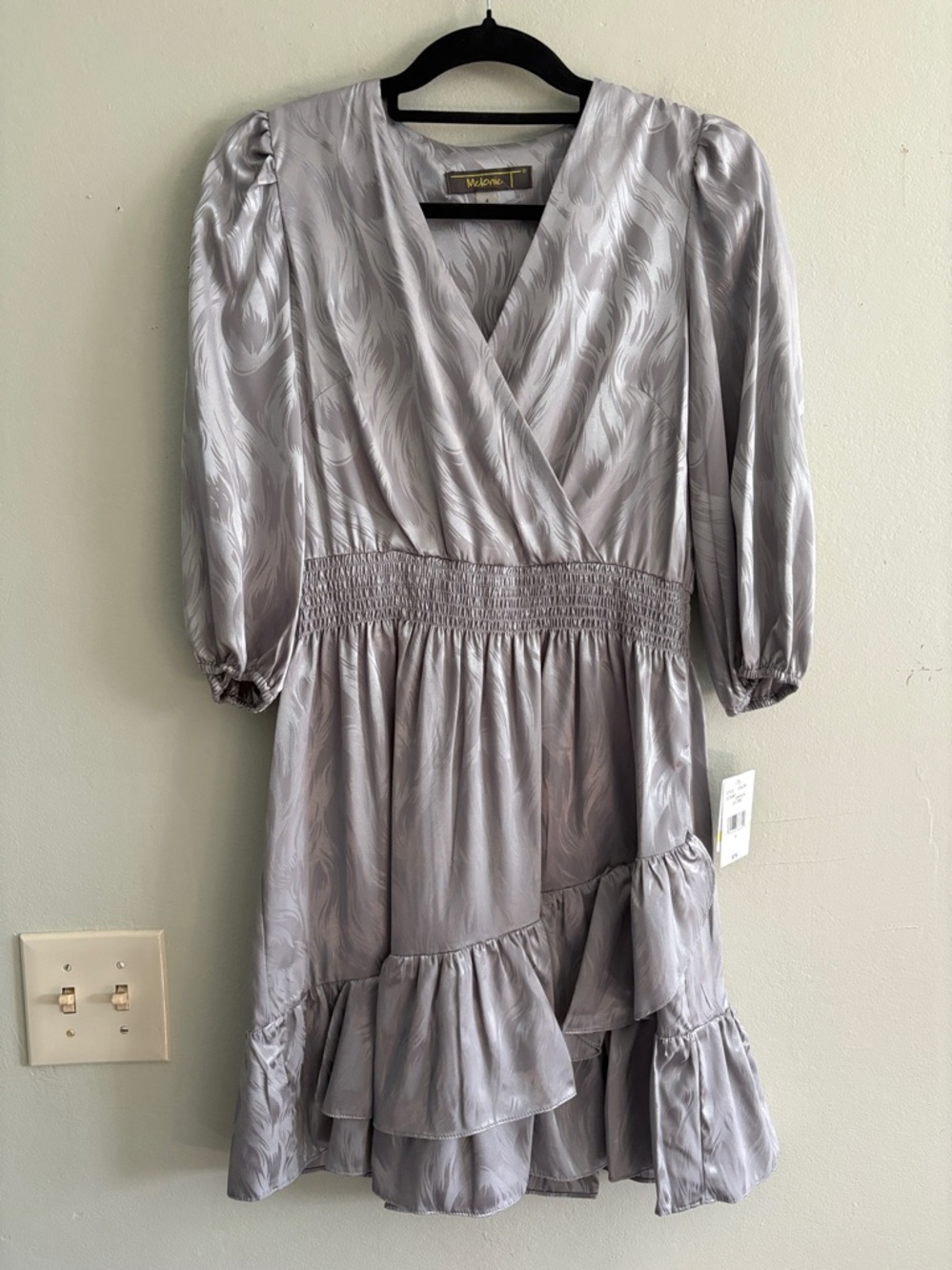 Melonie T v neck quarter sleeve ruffle dress 4 NWT